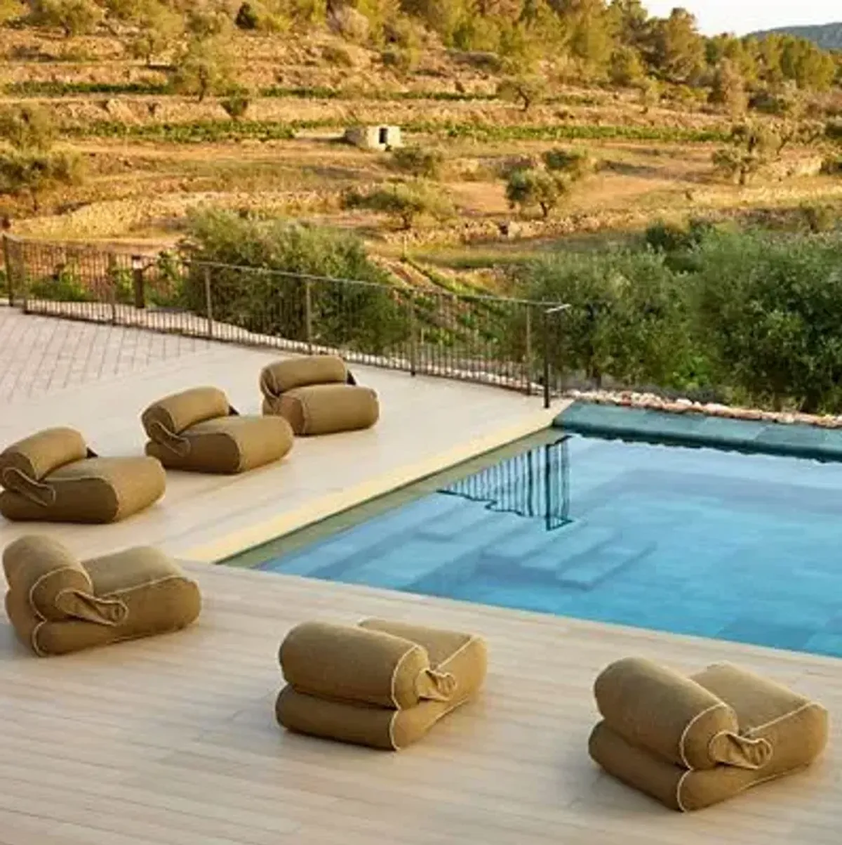 Unite Outdoor Lounge Chair