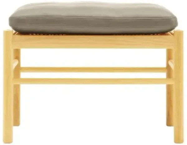 OW149-F Colonial Footstool
