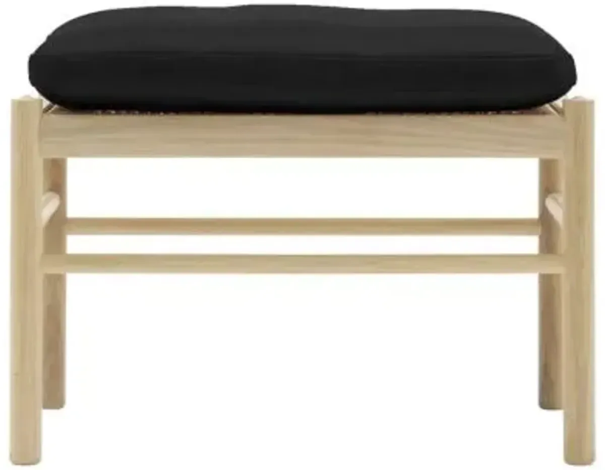 OW149-F Colonial Footstool