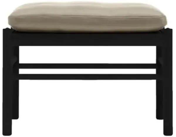 OW149-F Colonial Footstool