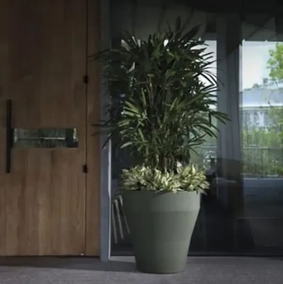 TruDrop Self Watering Round Indoor/Outdoor Planter