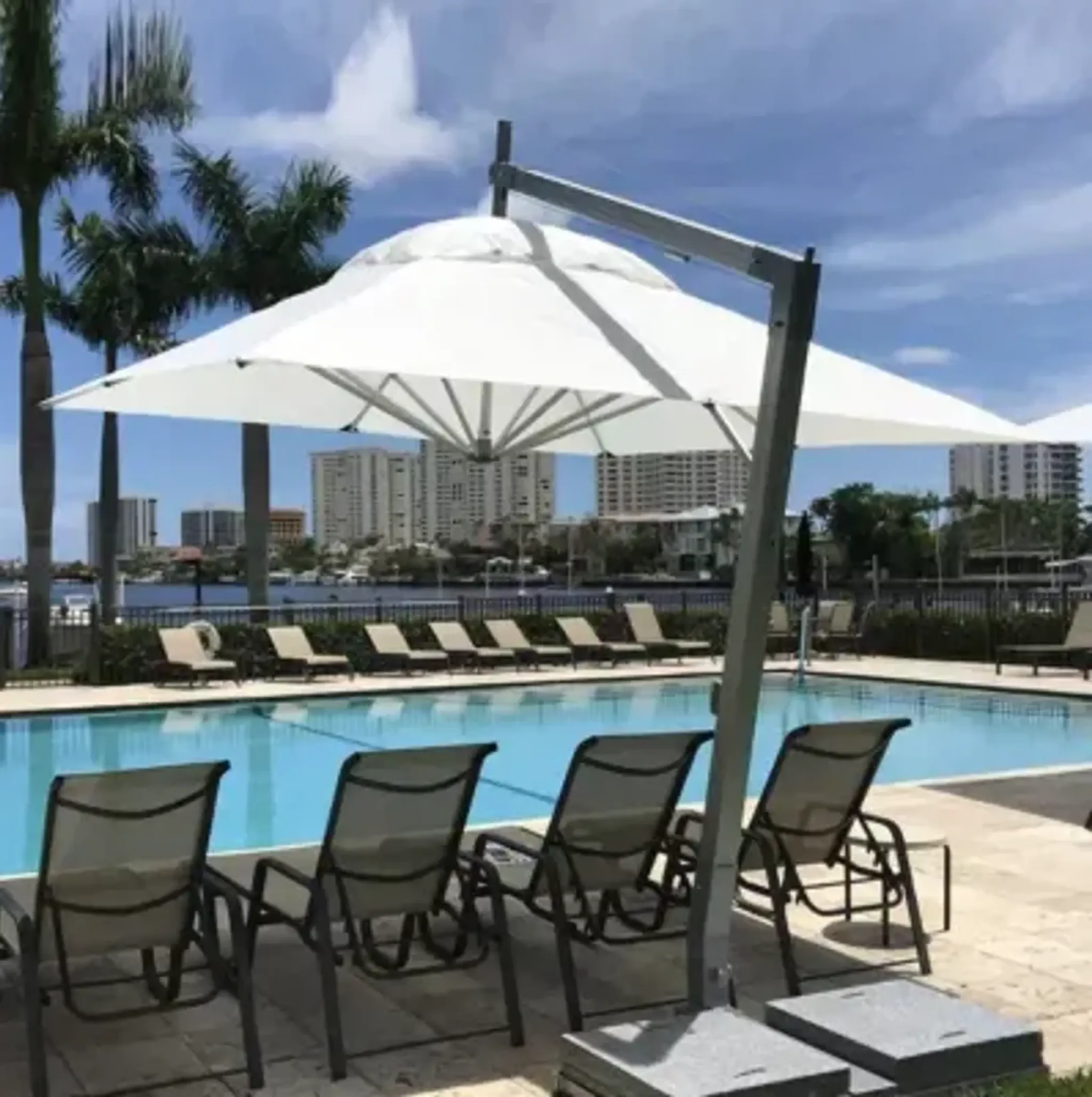 Hurricane Square Side Wind Aluminum Cantilever Umbrella With Base 10 Ft ...