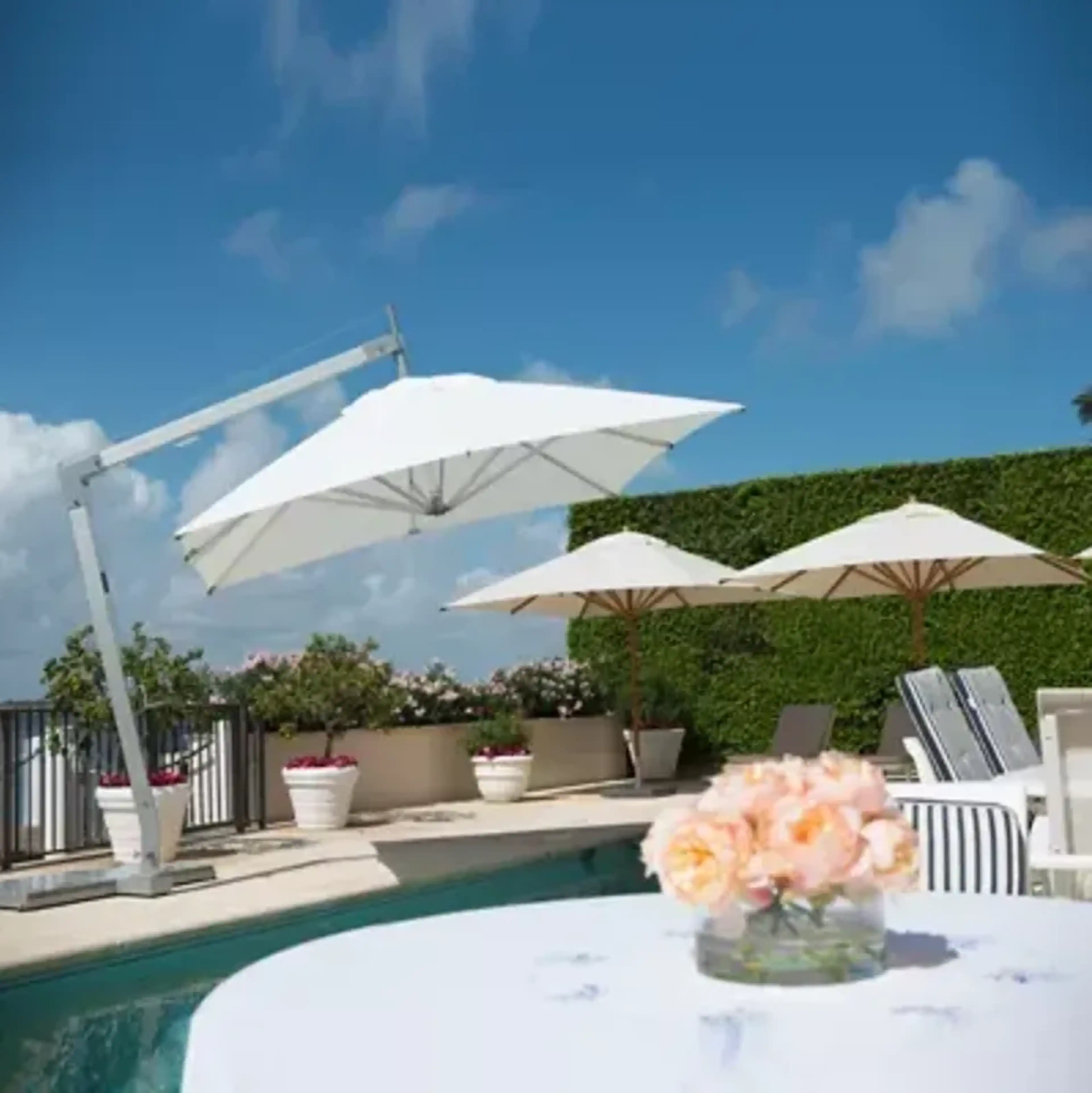 Hurricane Square Side Wind Aluminum Cantilever Umbrella With Base 10 Ft ...