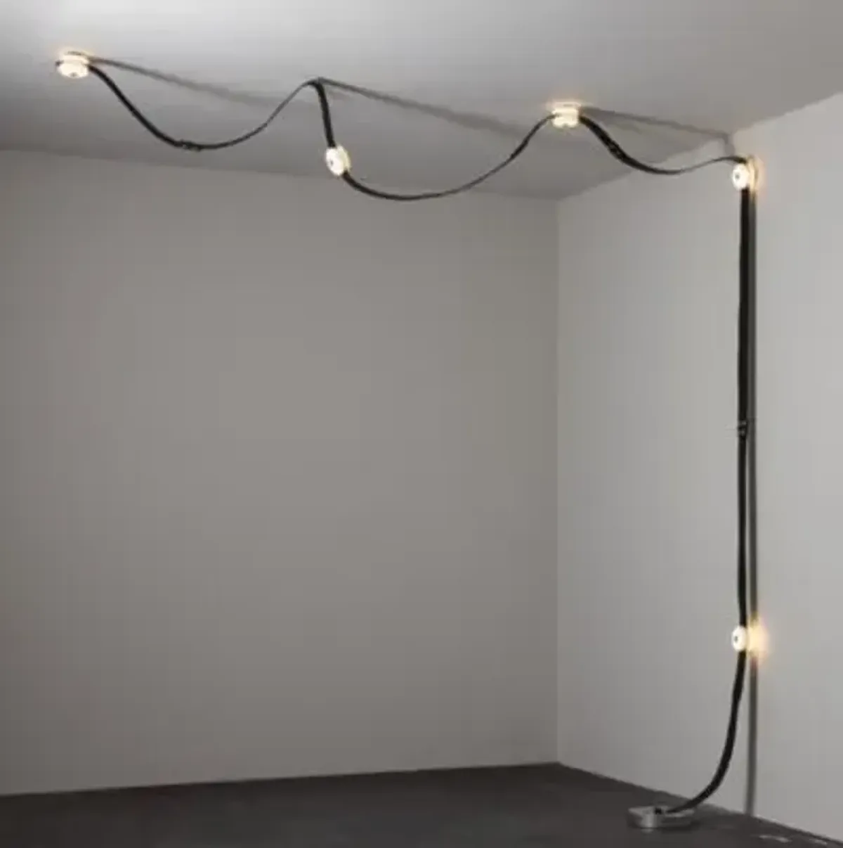 SNAPS Floor-to-Ceiling Plug-in LED Lamp