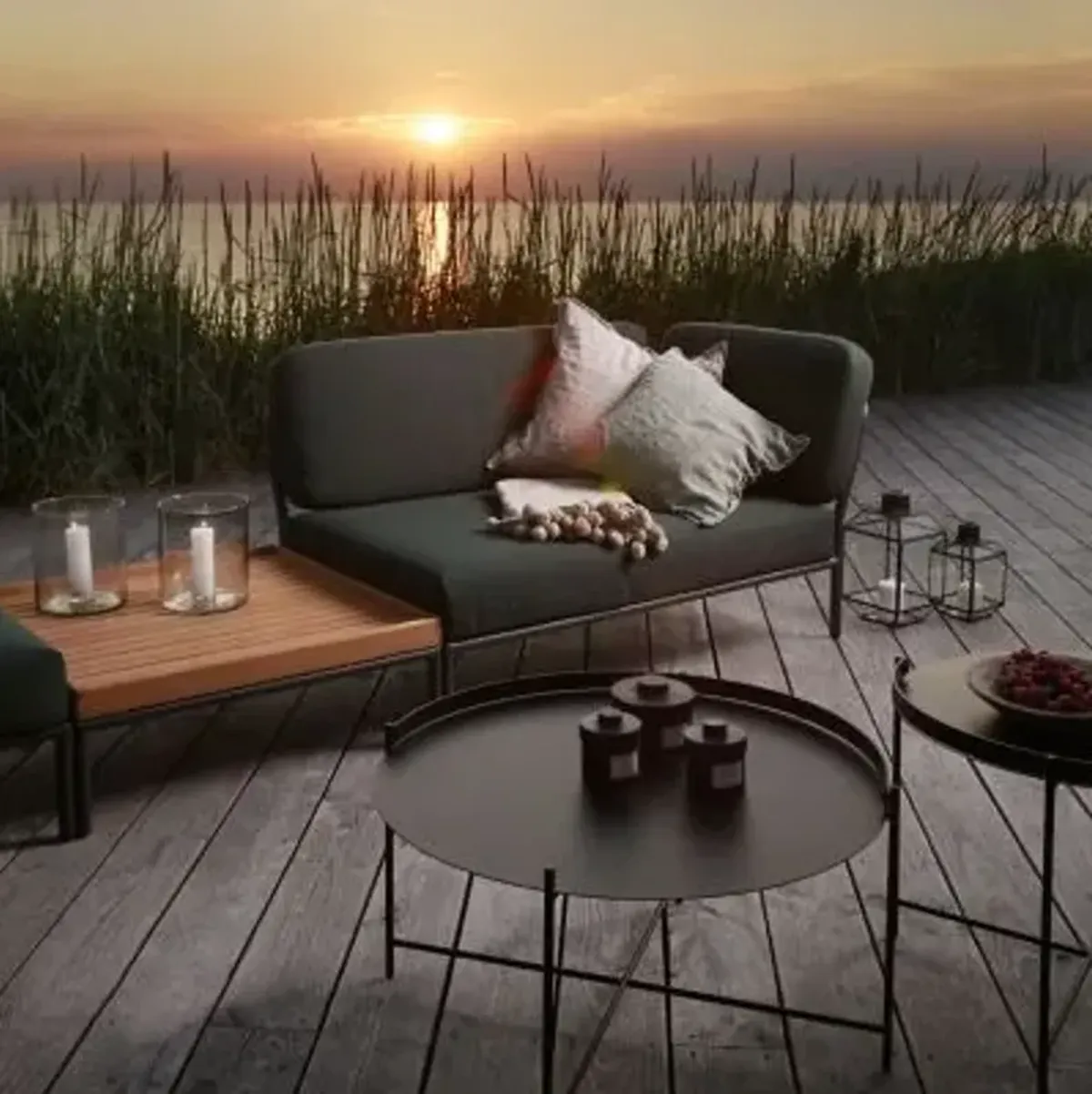 Level Lounge Outdoor Coffee Table