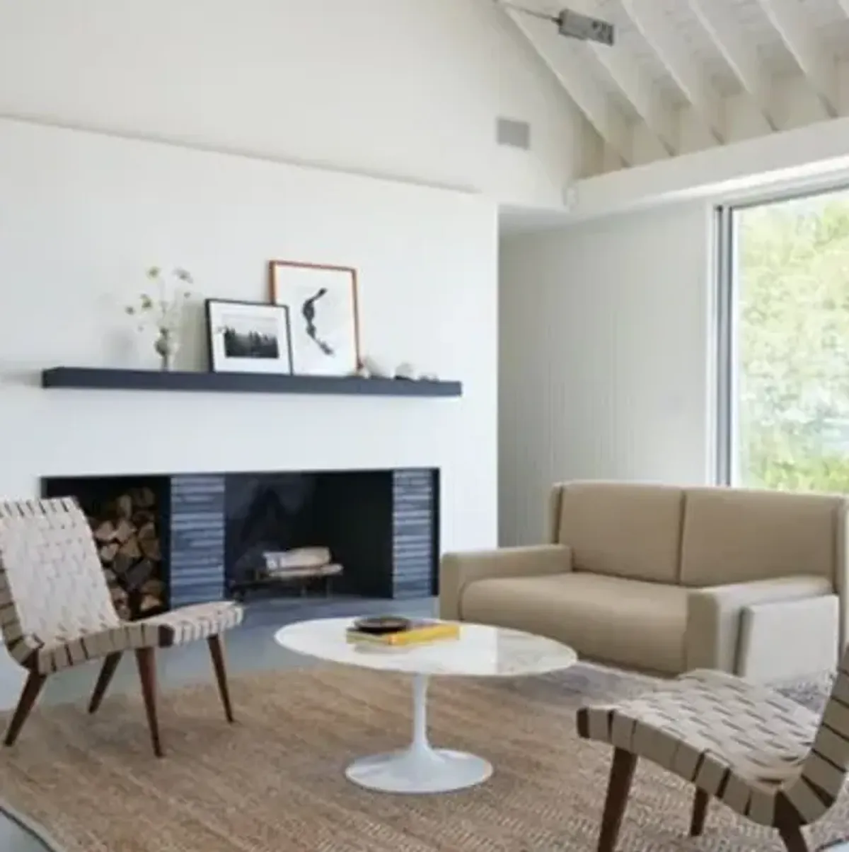 Saarinen 35.75-Inch Round Coffee Table