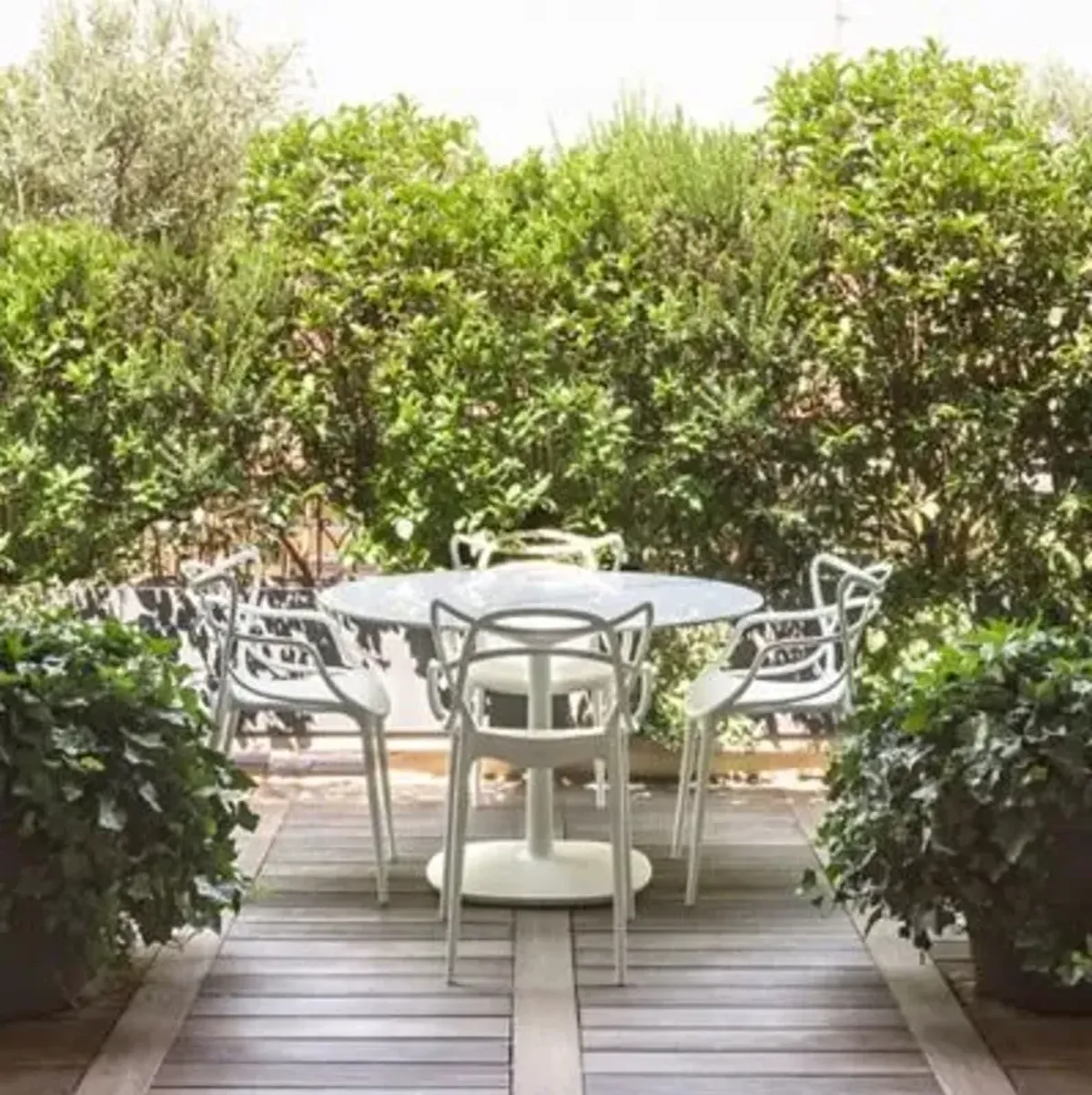 Multiplo Round Table