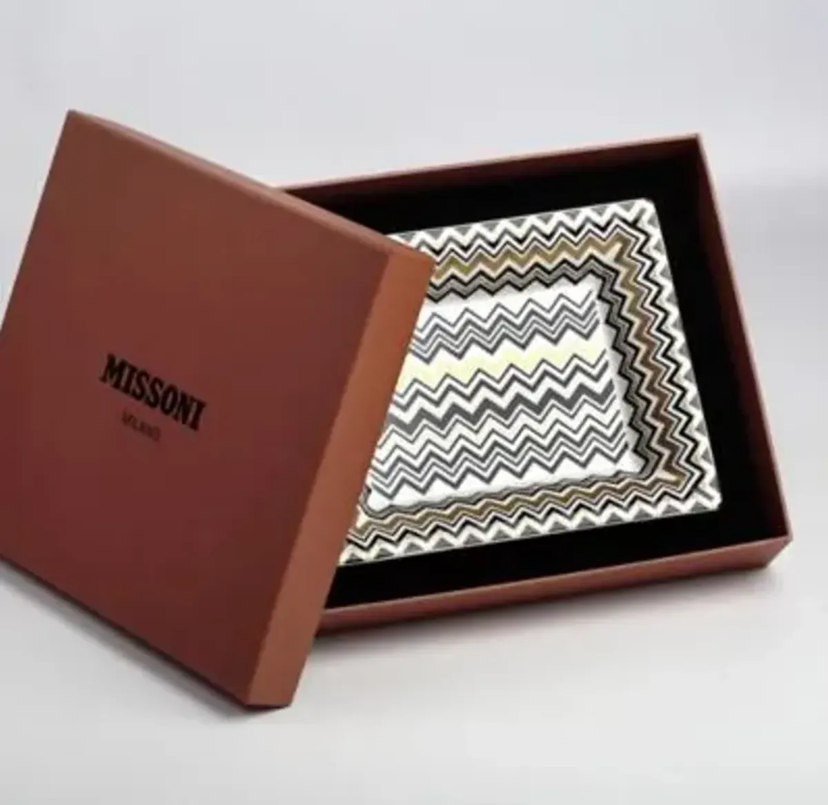 Zig Zag Rectangular Tray in Luxury Box