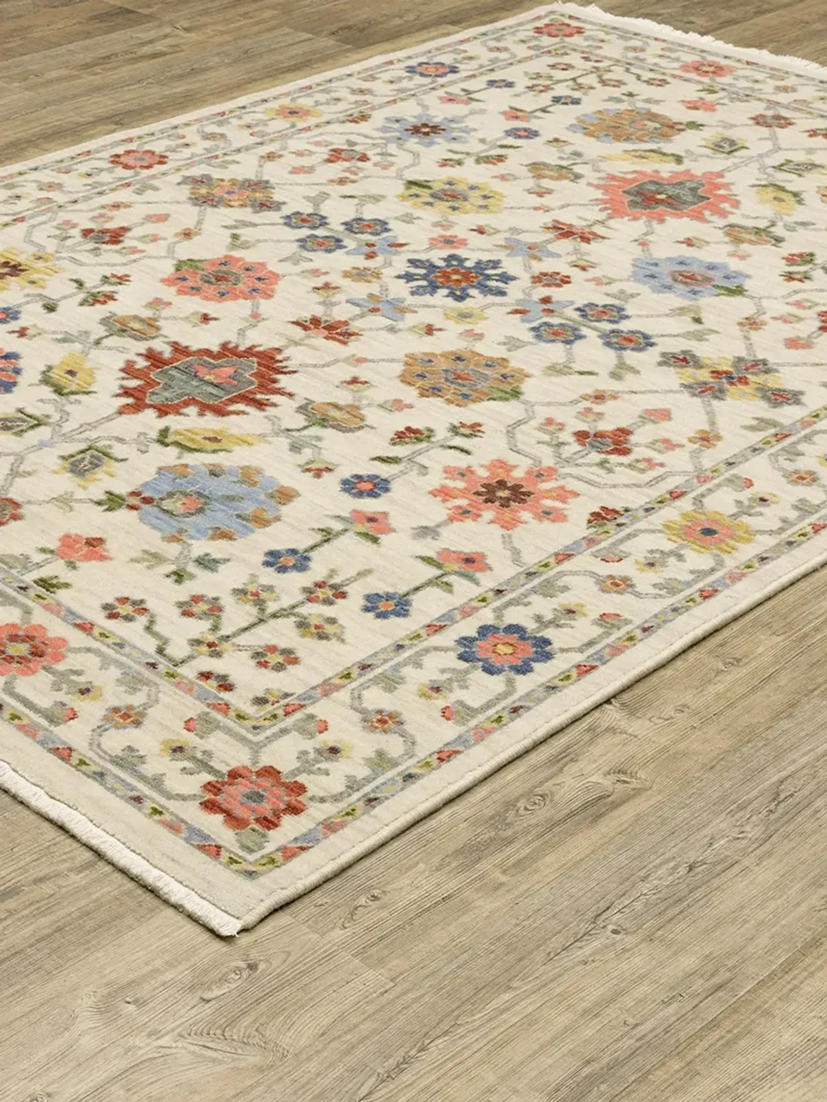 Lucca 5'3" x 7'6" Ivory Rug