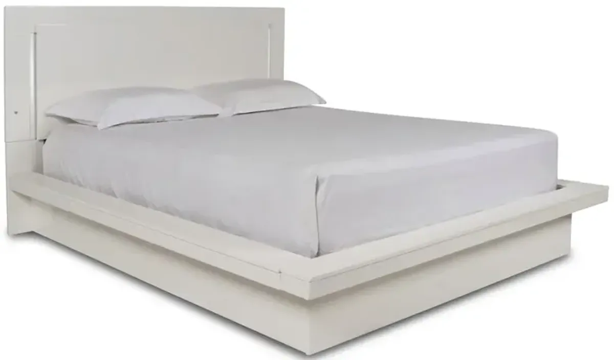 New Classic Furniture Furniture Sapphire 5/0 Solid Wood Queen Bed in White