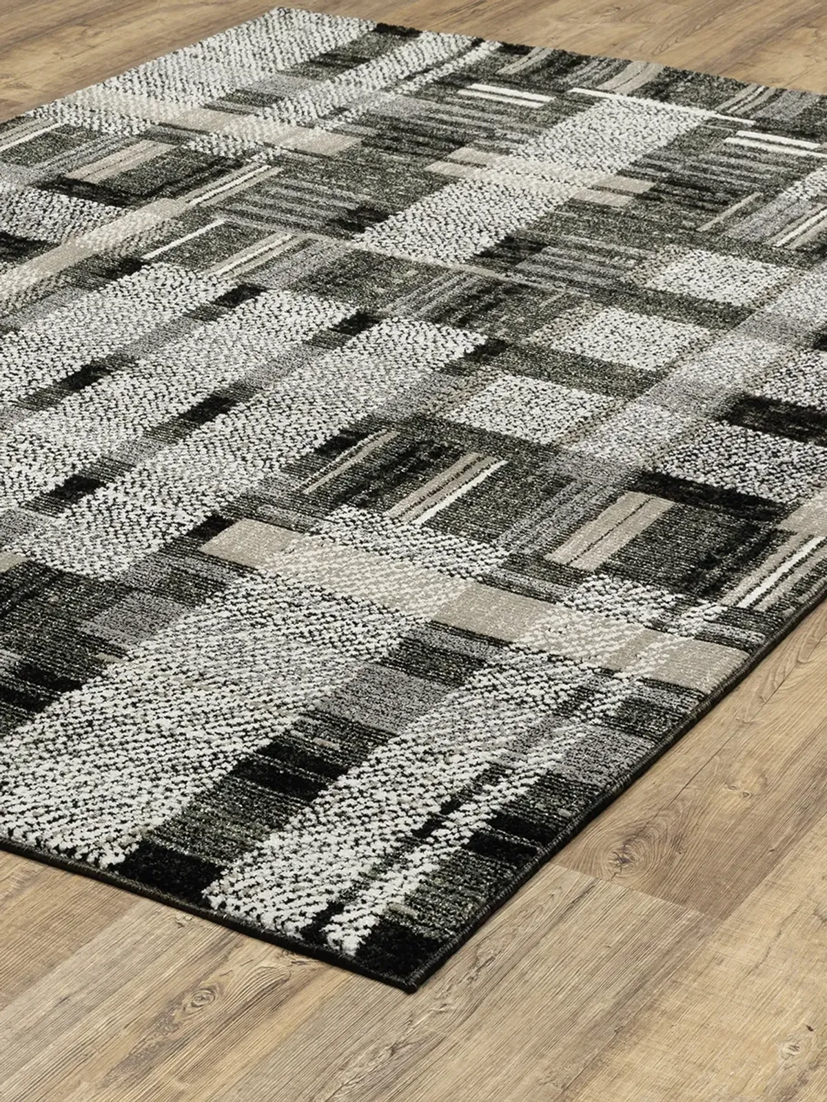 Atlas 2'3" x 8' Black Rug