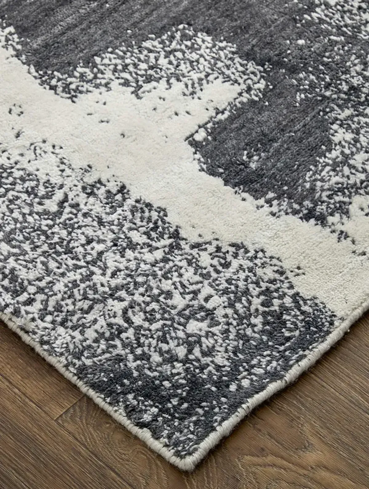 Coda 8930F 9' x 12' Black/White Rug