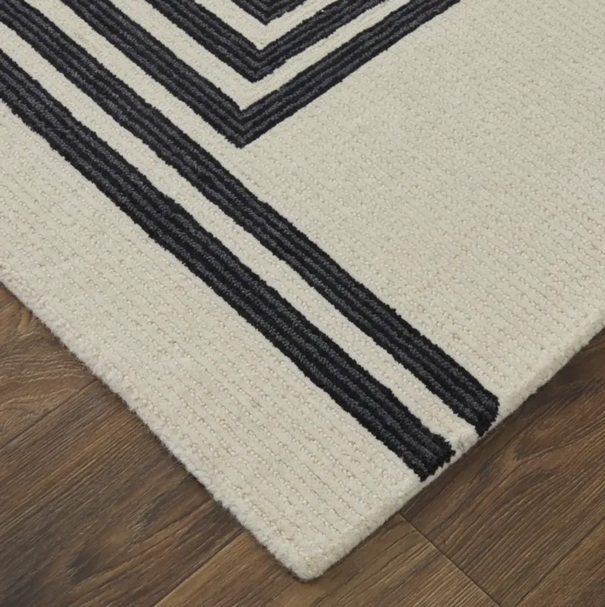 Maguire 8900F Gray/Ivory/Black 2' x 3' Rug