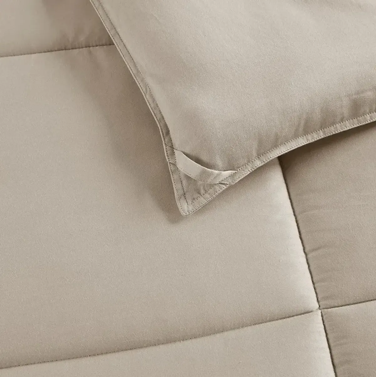 Gracie Mills Monica 300 Thread Count Cotton Shell Luxury Down Alternative Comforter