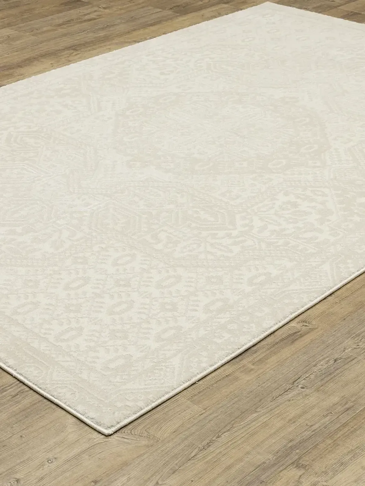 Raylan 5'3" x 7'6" Ivory Rug