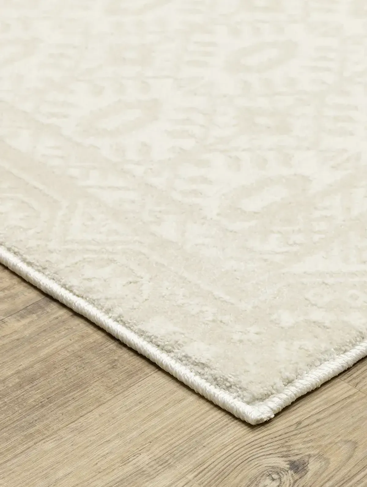 Raylan 5'3" x 7'6" Ivory Rug