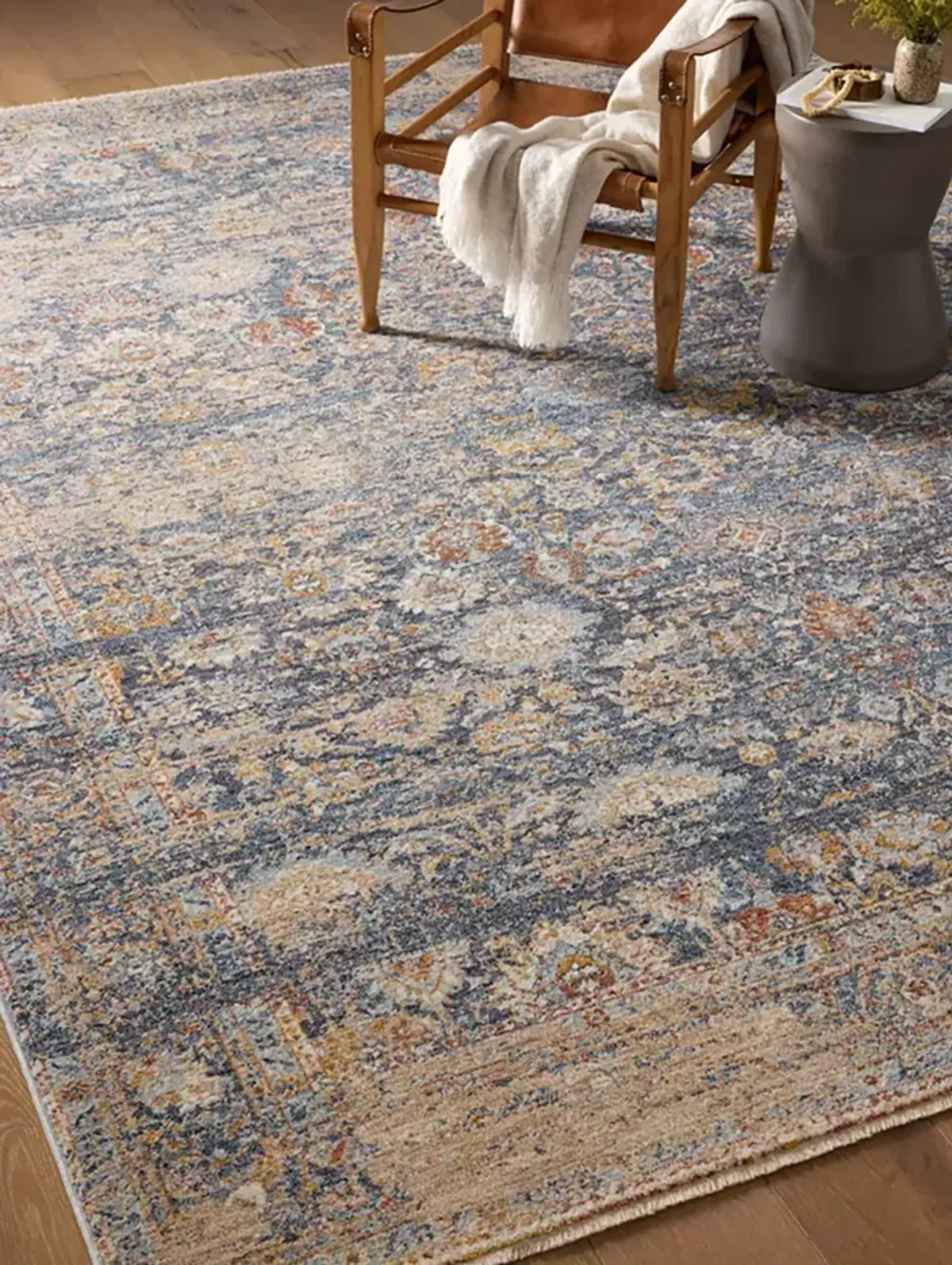 Blake BLA07 2'7" x 10'" Rug