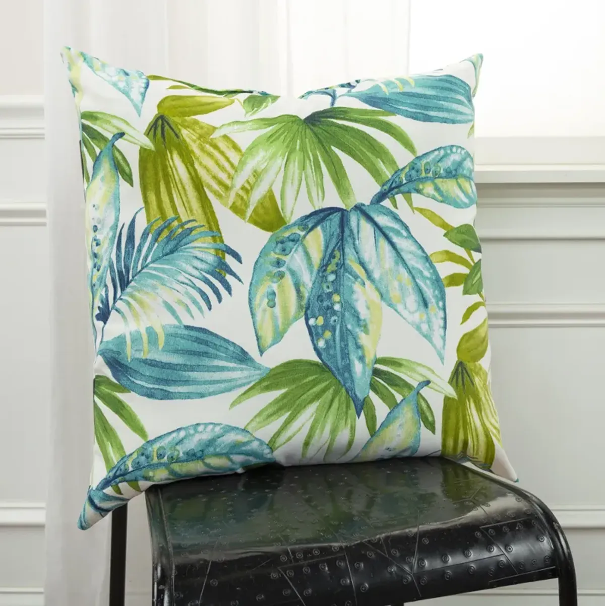 22"x22" Indoor/Outdoor Pillow, Tropical Leaves