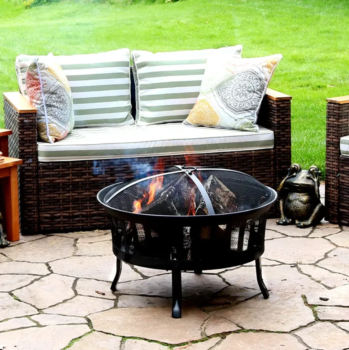 Sunnydaze 25 in Steel Wood-Burning Fire Pit with Mesh Stripe Cutouts