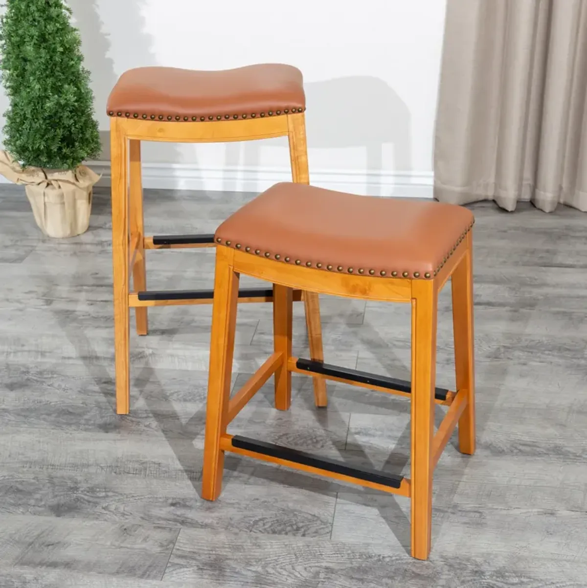 24" Counter Stool, Natural Finish, Saddle Leather Seat