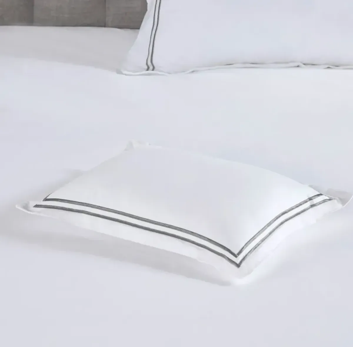 Gracie Mills Mooney 500 Thread Count Embroidered Cotton Sateen Duvet Cover Set