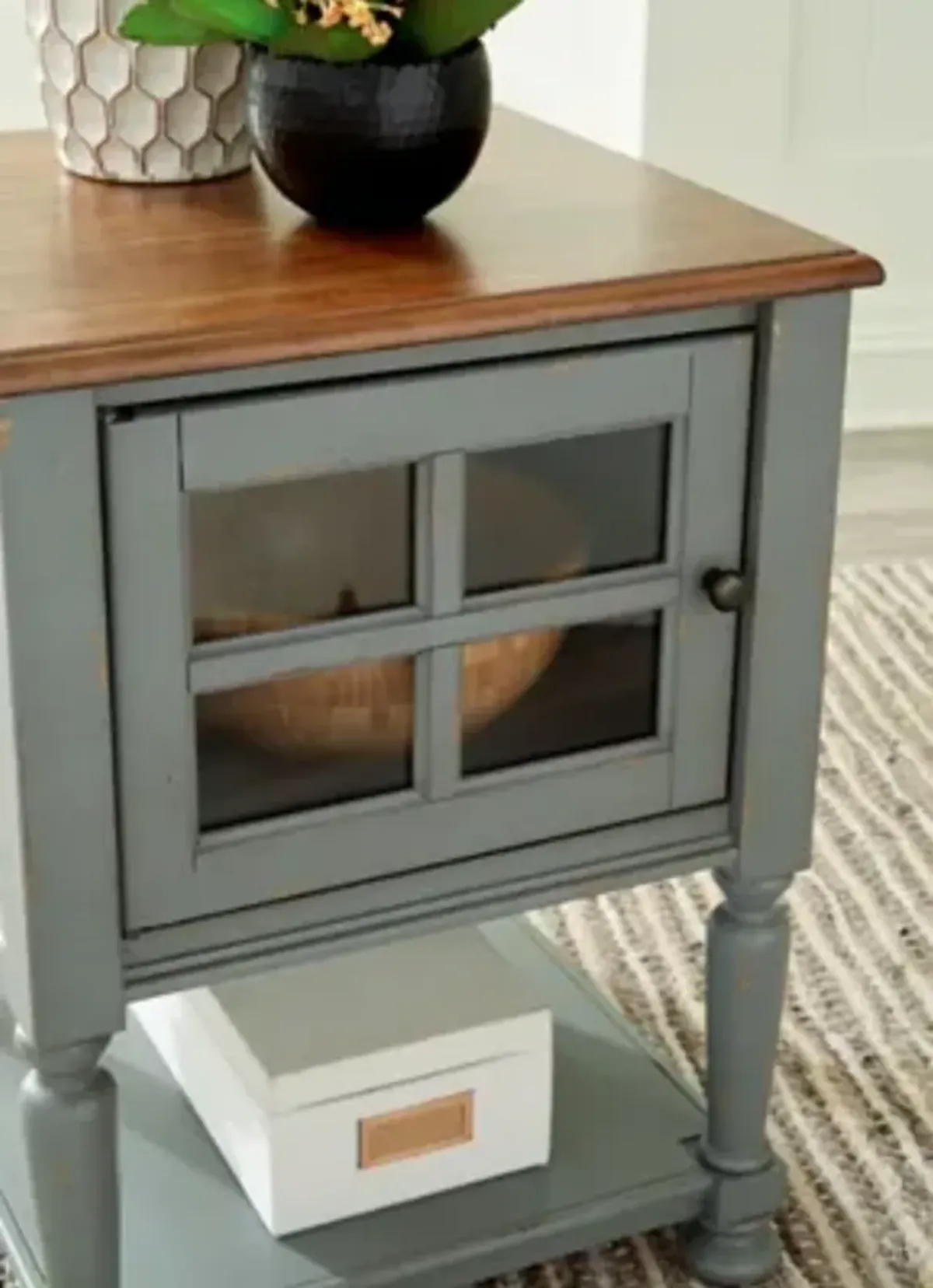 Mirimyn Accent Cabinet