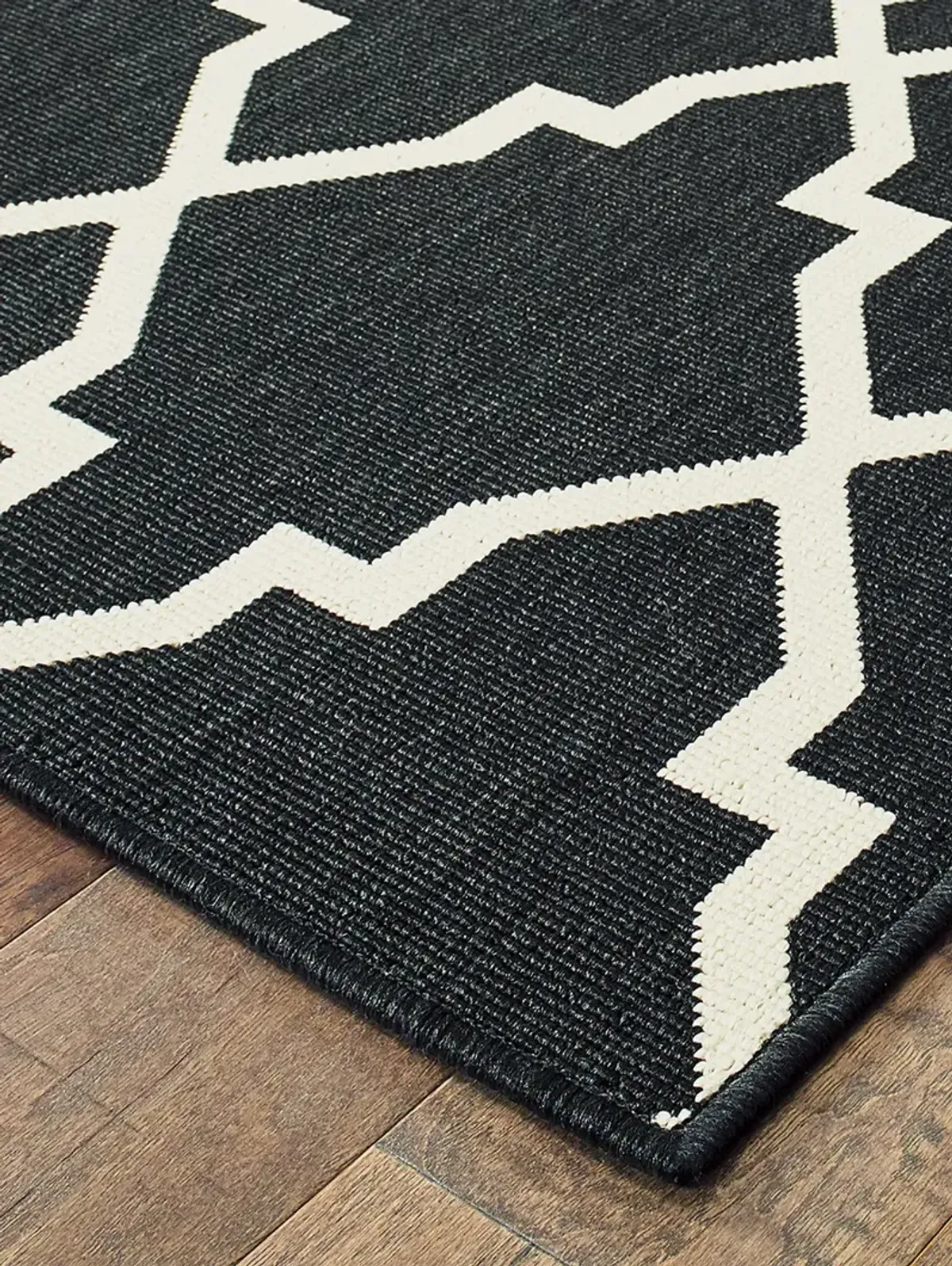 Marina 7'10" Black Rug