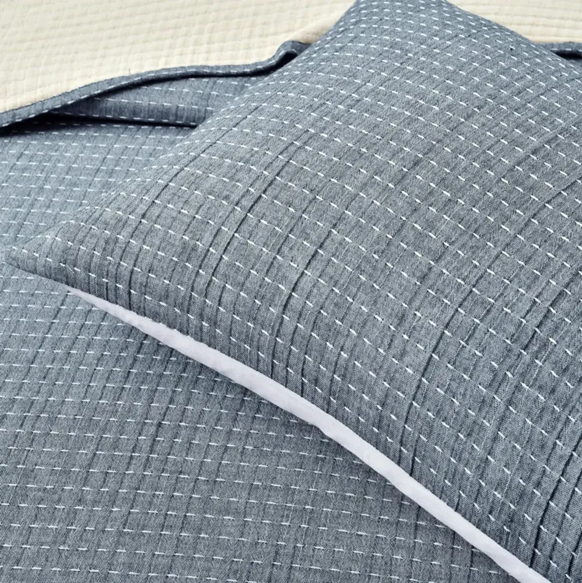 Hivvago King Size 3 Piece Reversible Woven Cotton Quilt Set in Navy Cream