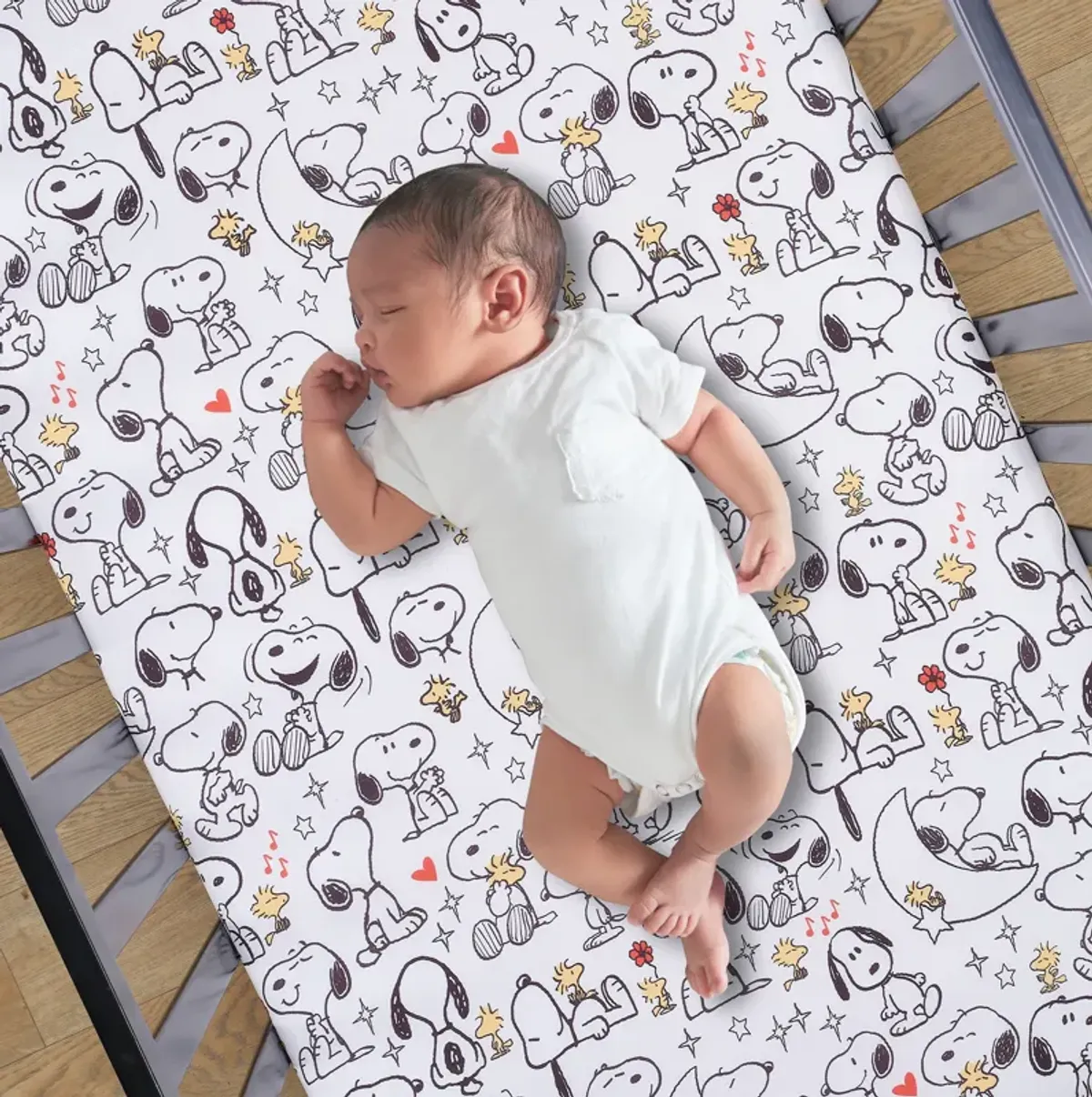 Bedtime Originals Snoopy Love Infant Baby/Toddler Fitted Crib Sheet