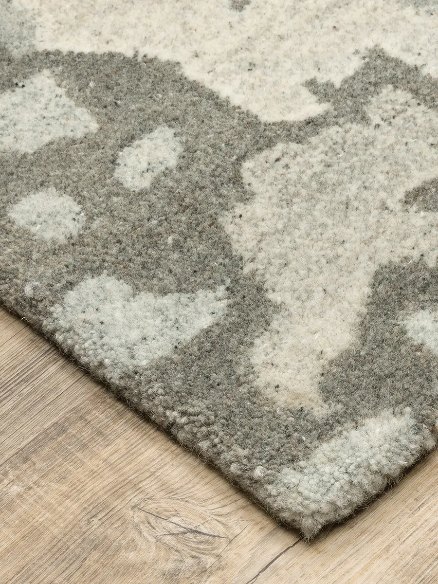 Anastasia 2'6" x 8' Grey Rug