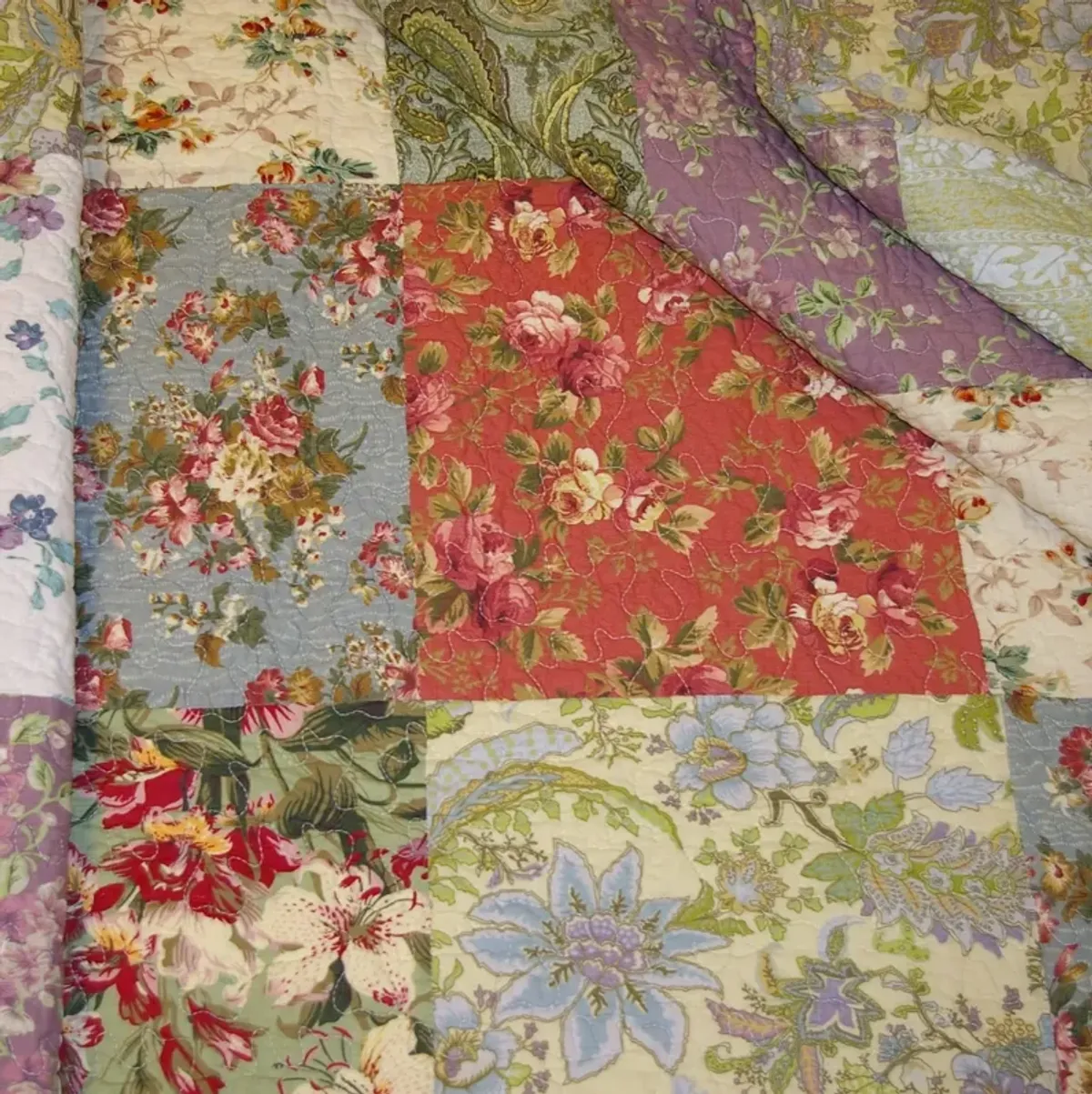 Hivvago Full / Queen size 100% Cotton Floral Paisley Reversible Quilt Set