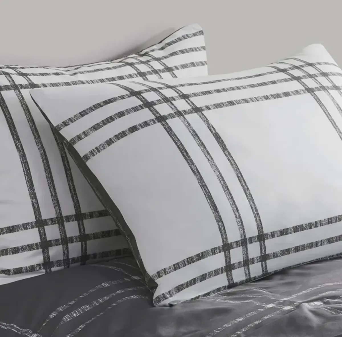 Gracie Mills Merryn Reversible Plaid Comforter Set