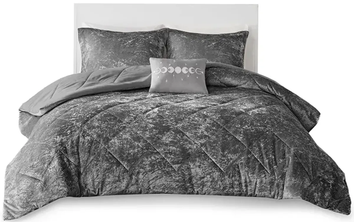 Gracie Mills Eirlys Velvet Comforter Set