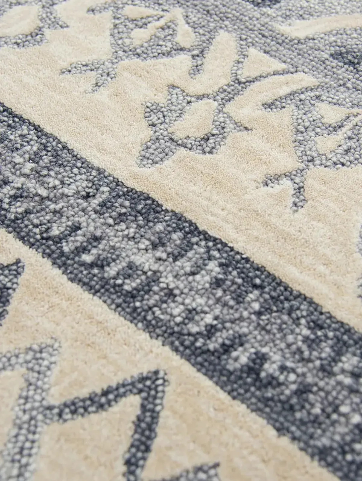 Opulent OU935A 2'6" x 8' Rug