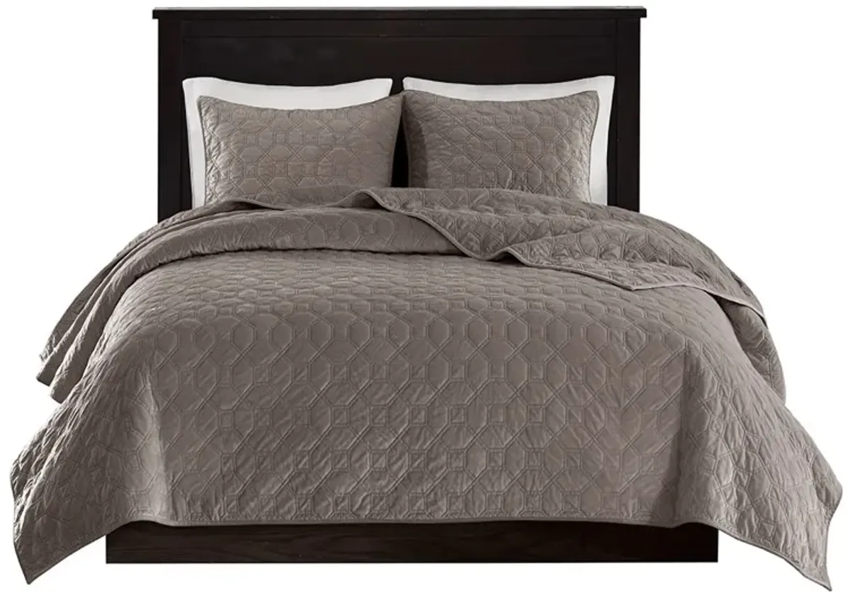 Gracie Mills Gayle 3-Piece Casual Geometric Velvet Quilt Set