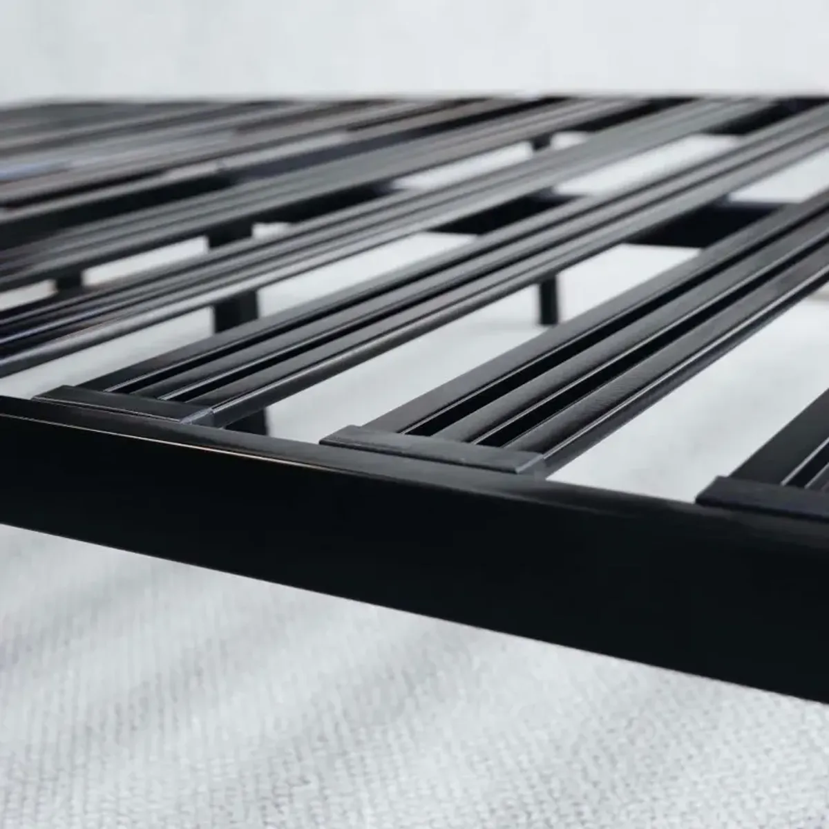 Hivvago Queen size Metal Platform Bed Frame with Heavy Duty Steel Slats
