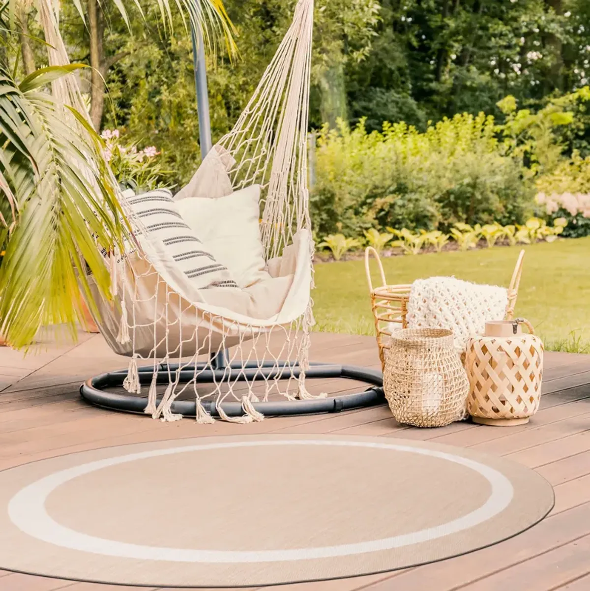 Waikiki Bordered Indoor/Outdoor Area Rug