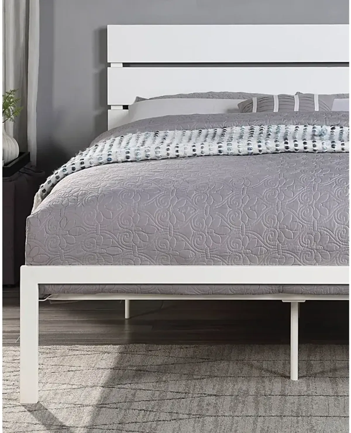 Contemporary Queen Bed 1 Piece Casual Style Metal Bed Bedroom Furniture