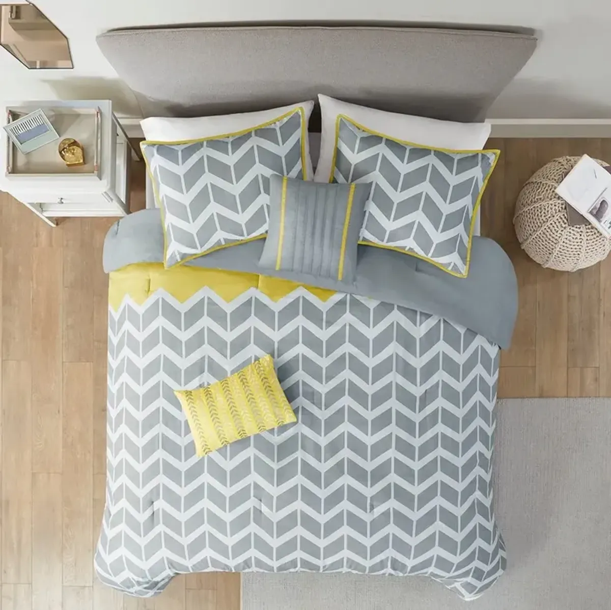 Hivvago Reversible Comforter Set in Chevron Stripe