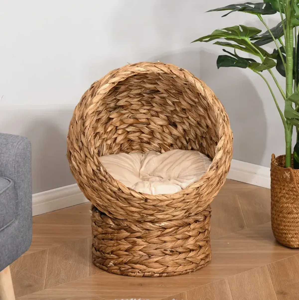 Cozy Cat Cocoon: Brown Wicker Egg-Shaped Elevated Feline Bed