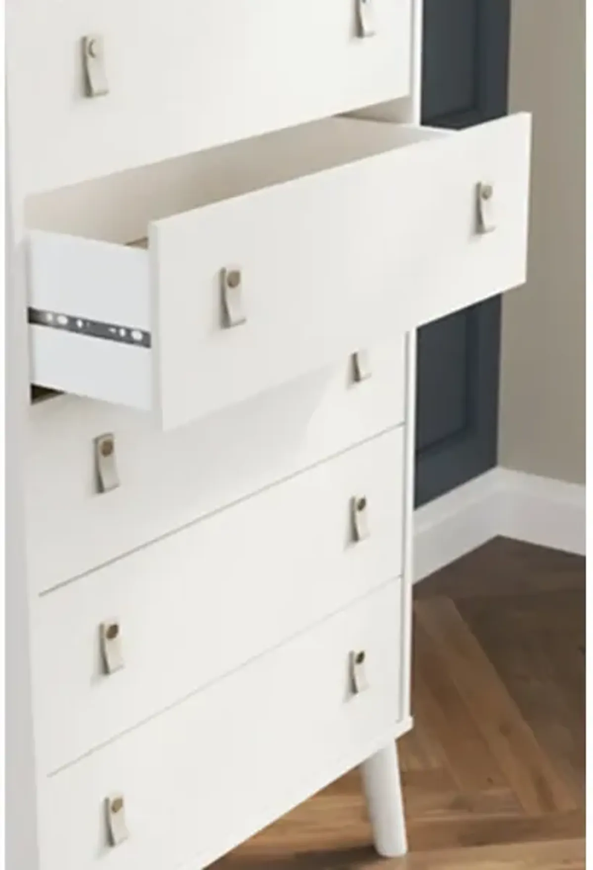 Aprilyn Chest of Drawers