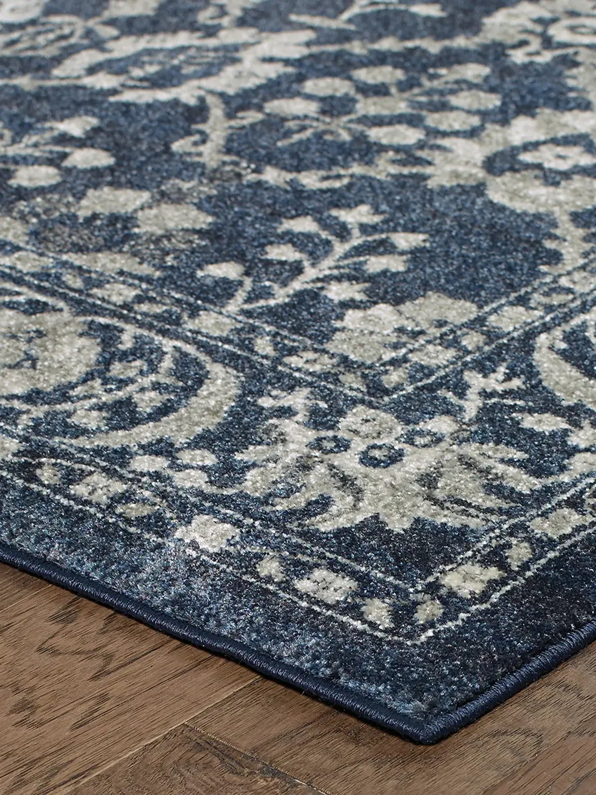 Richmond 6'7" x 9'6" Navy Rug