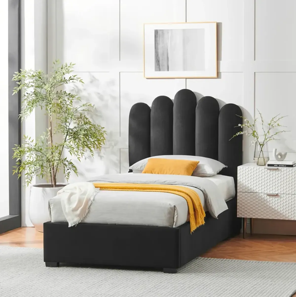 Inspired Home Goldy Velvet Platform Bed