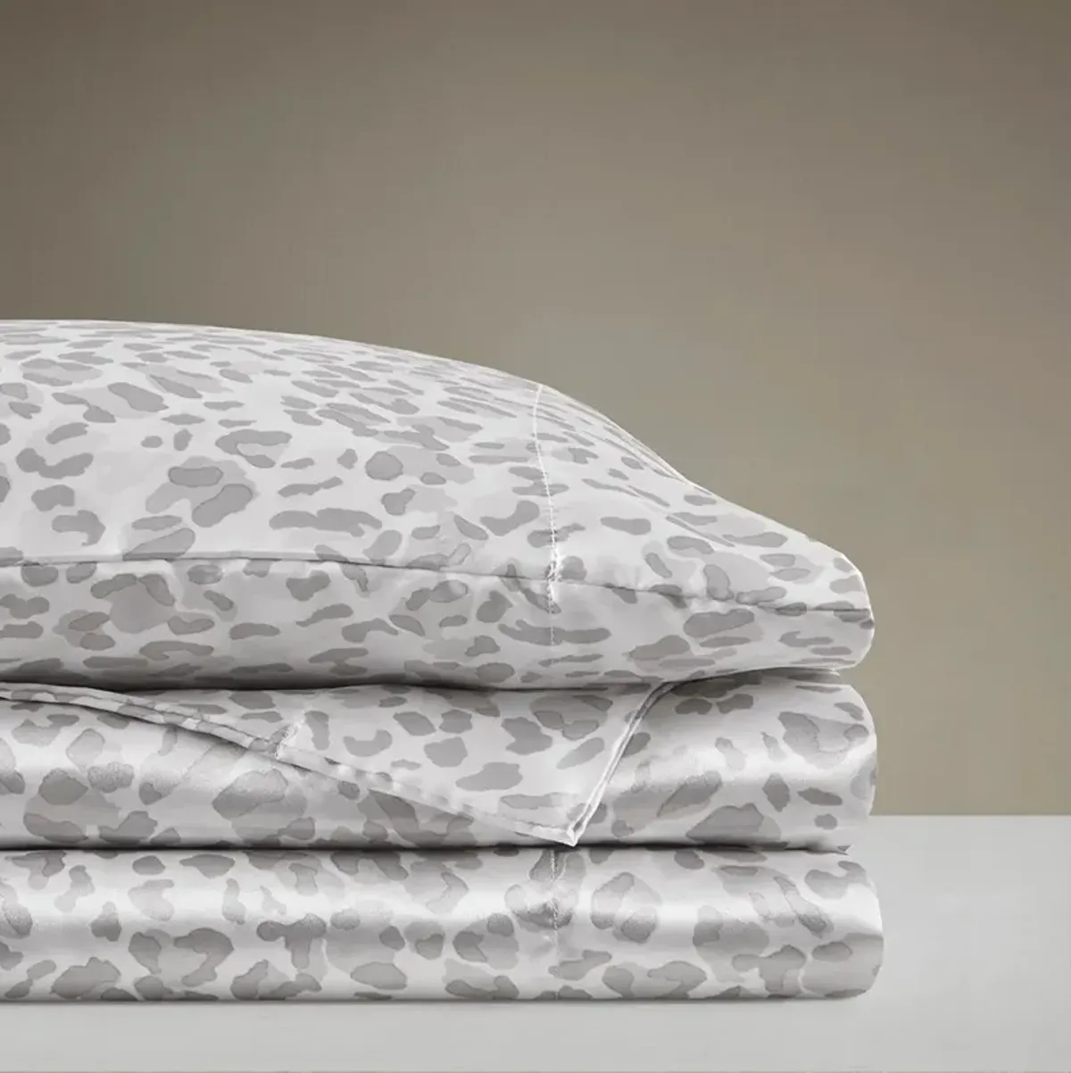 Gracie Mills Emeline Animal Printed Wrinkle Free Satin Sheet Set