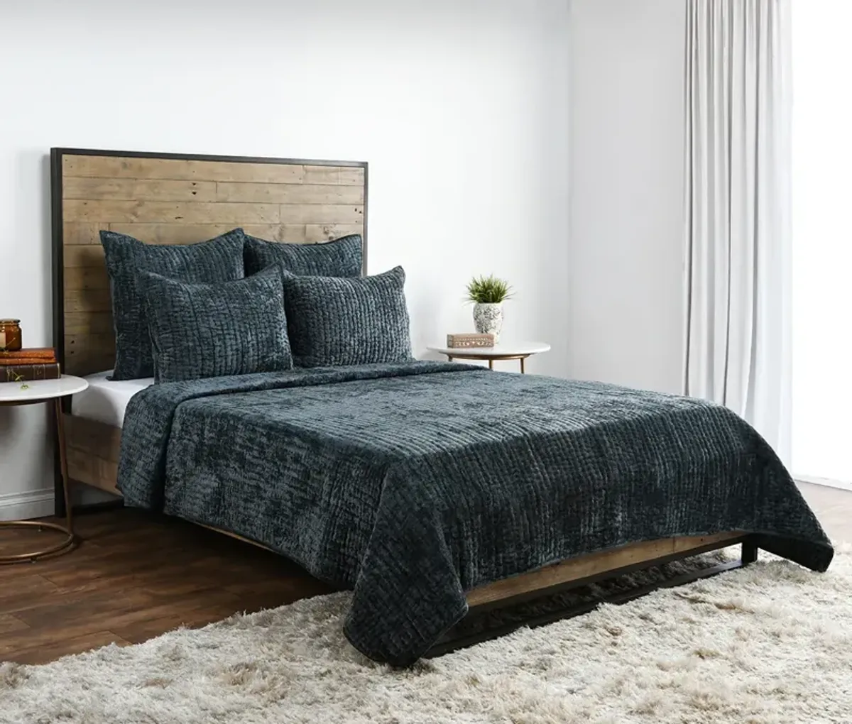 Bari Bay Green 4-Piece King Velvet Quilt Set