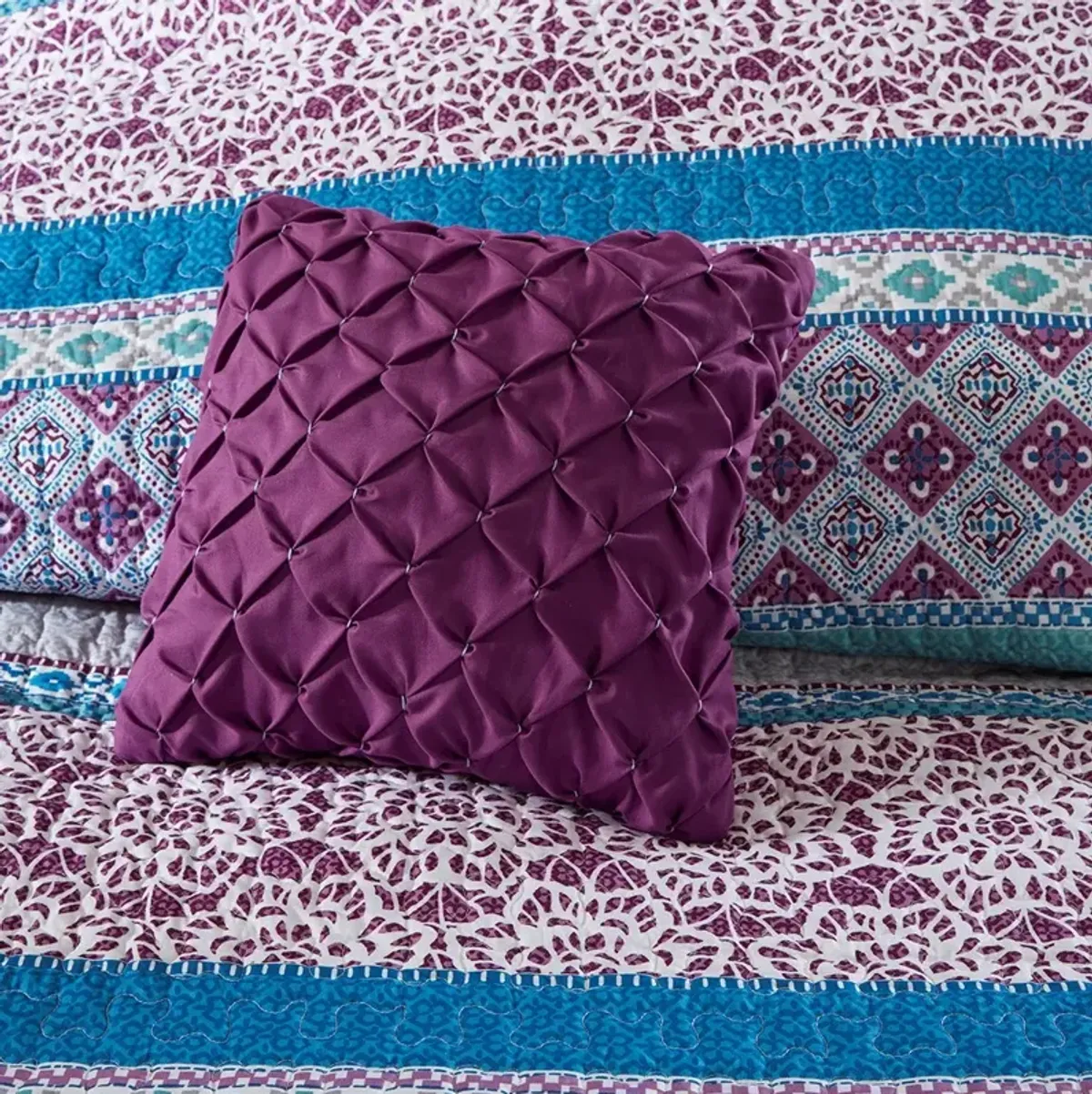 Gracie Mills Merewen Reversible Quilt Set with Throw Pillows