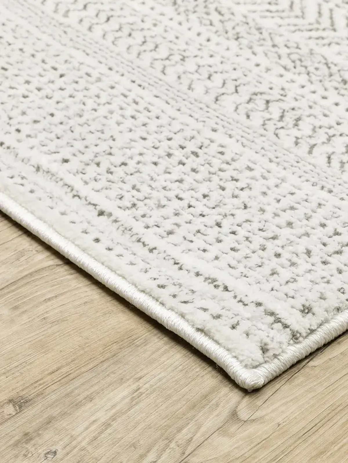 Montecito 2'3" x 7'6" White Rug