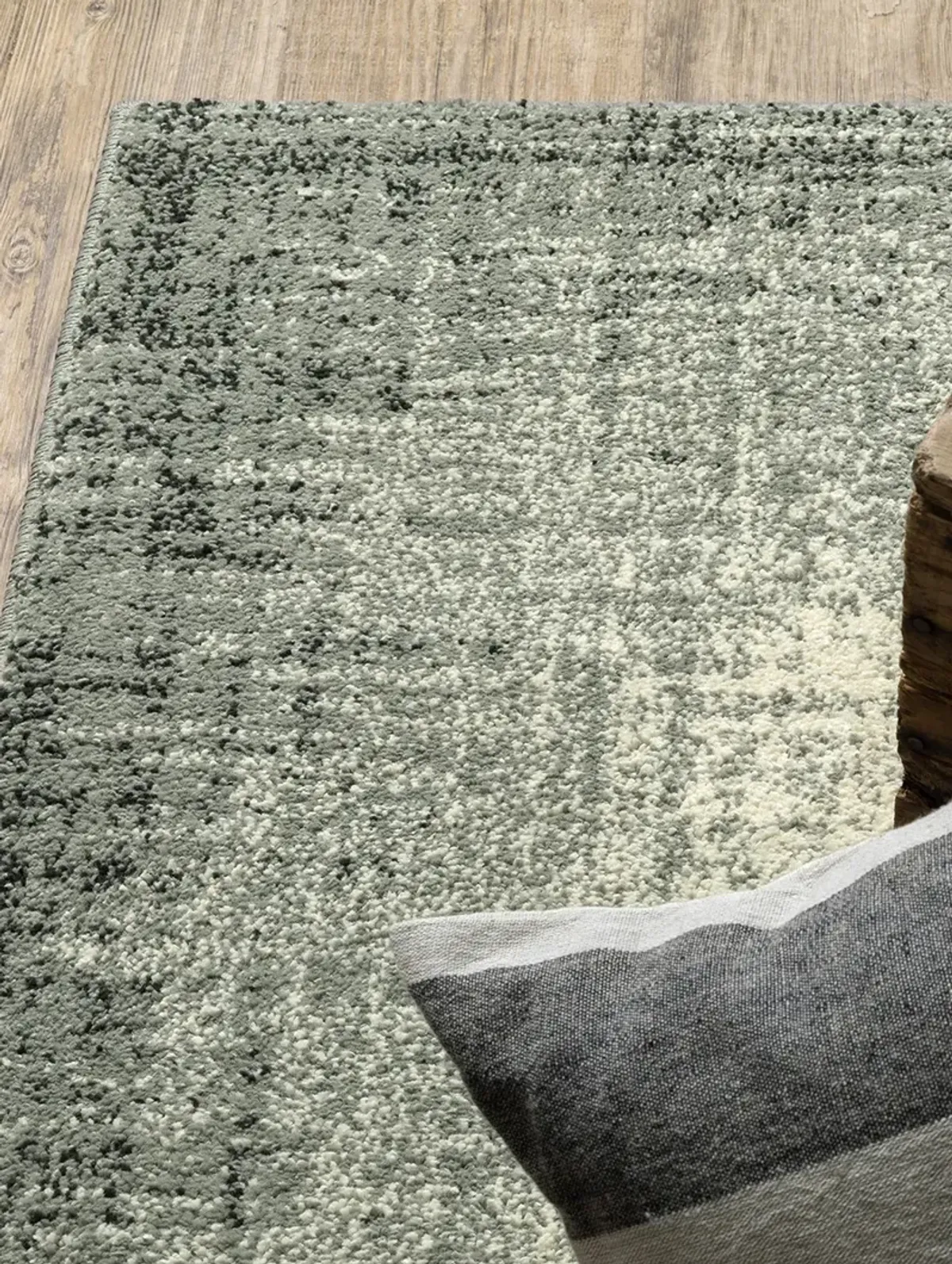 Seneca 5'3" x 7'3" Grey Rug