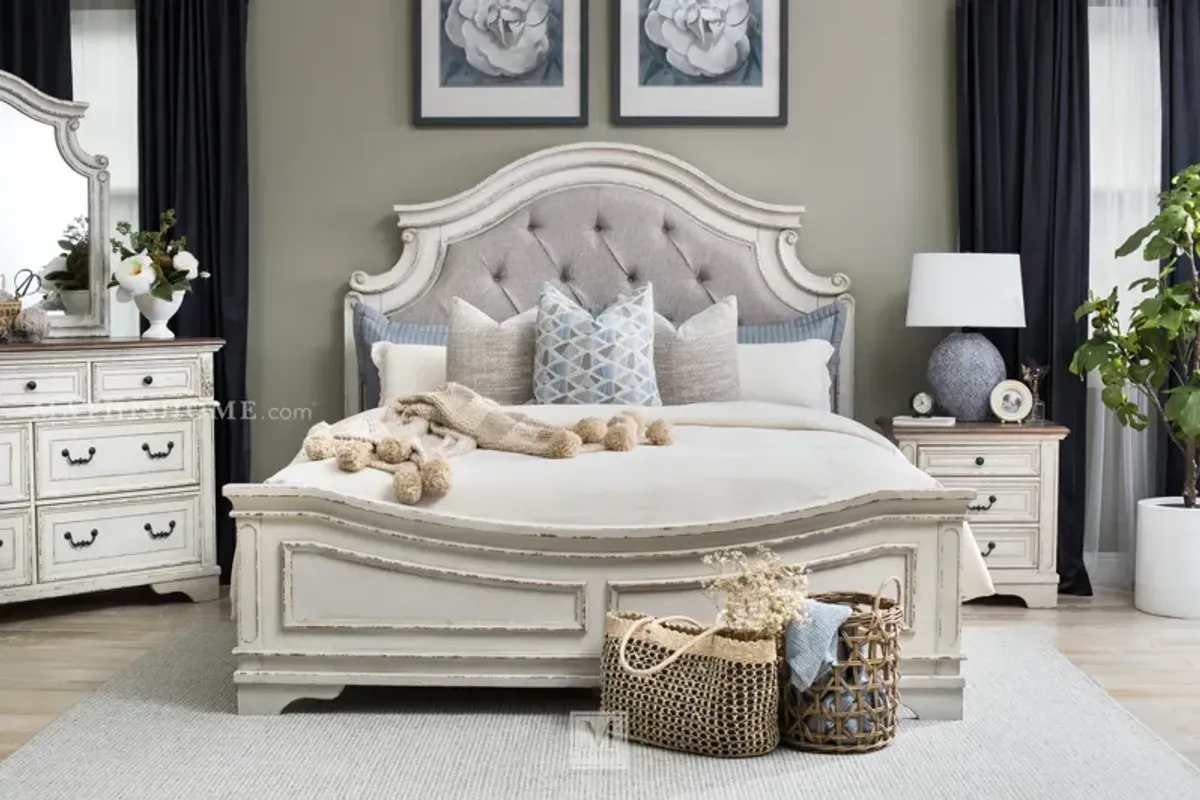 Realyn 4-Piece King Bed Set