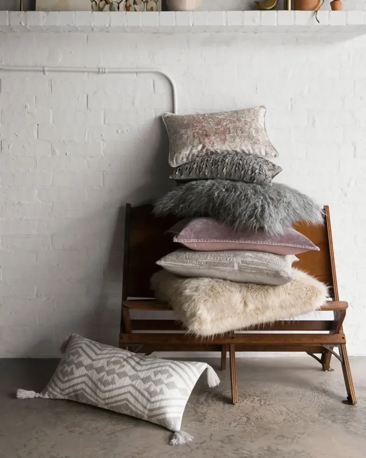P0598 Grey 22"x22" Down Pillow